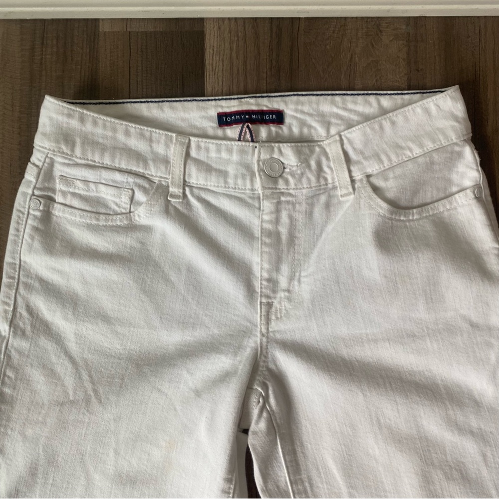 Tommy Hilfiger White Bermuda Shorts Classic Design - Picture 7 of 9